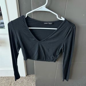 black V-neck crop top long sleeve